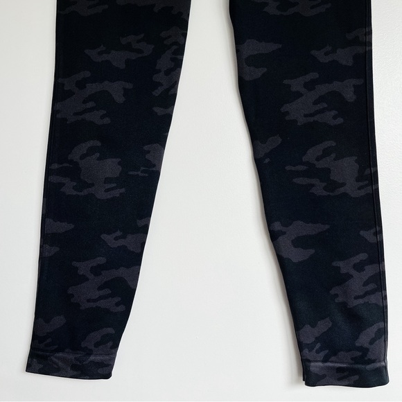 Spanx Look At Me Now Seamless Leggings Black Camo Women’s Large - Picture 7 of 12